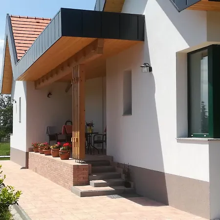 Edina Vendégház-gyenesdiás Appartamento