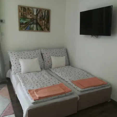 Edina Vendeghaz-gyenesdias Apartment