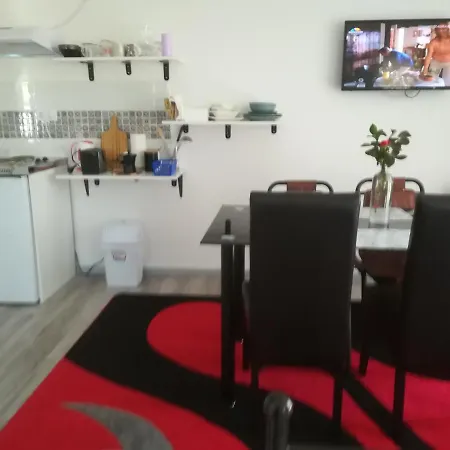 Edina Vendeghaz-gyenesdias Apartment *