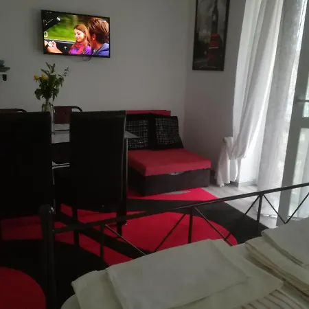 Edina Vendeghaz-gyenesdias Apartment *