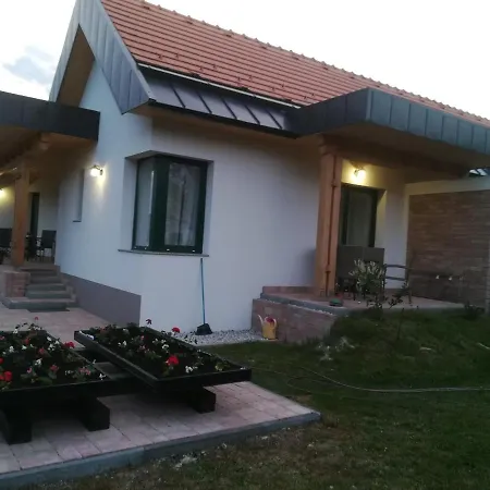 Edina Vendégház-gyenesdiás Appartamento