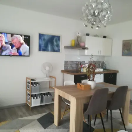 Edina Vendeghaz-gyenesdias Appartement