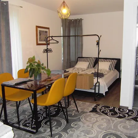 Edina Vendeghaz-gyenesdias Apartment