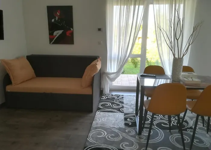Edina Vendeghaz-gyenesdias Apartment *
